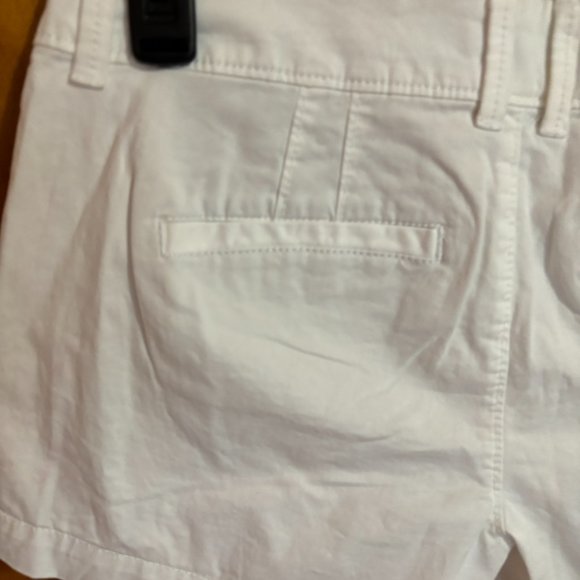 Old Navy‎ Mid Rise White Shorts Size 2 - Picture 8 of 12